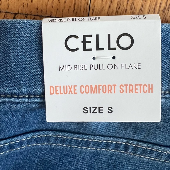 Cello Women’s Mid Rise Pull On Flare Denim Jeans Size S Stretch Comfort - Picture 4 of 4